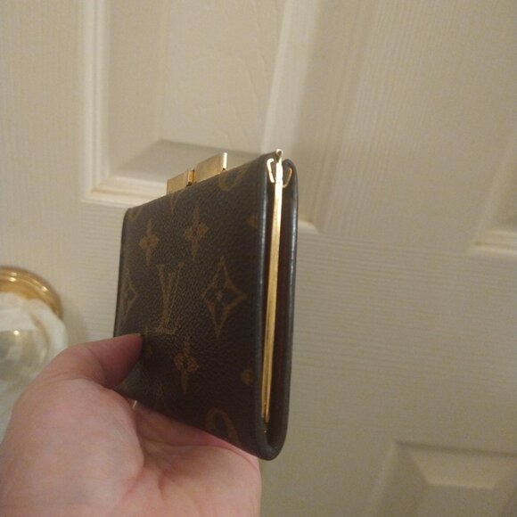 Louis Vuitton Monogram Kiss-lock Coin and Card Wallet - Picture 6 of 15